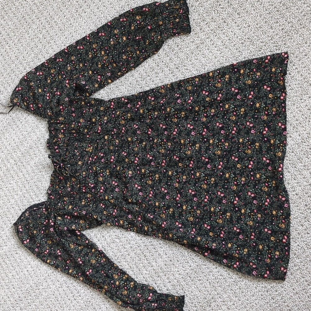 Women's black and floral long sleeve mini dress with smocked back size small